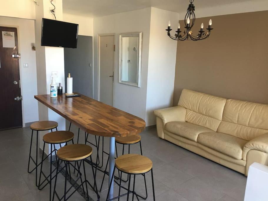 Grands Buffets Hebergement Chambre Narbonne Exteriér fotografie